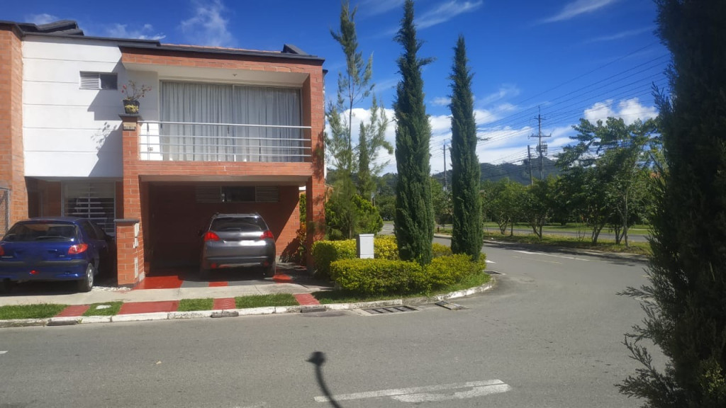 Casa disponible para Venta en La Ceja Los Ponchos Foto numero 1