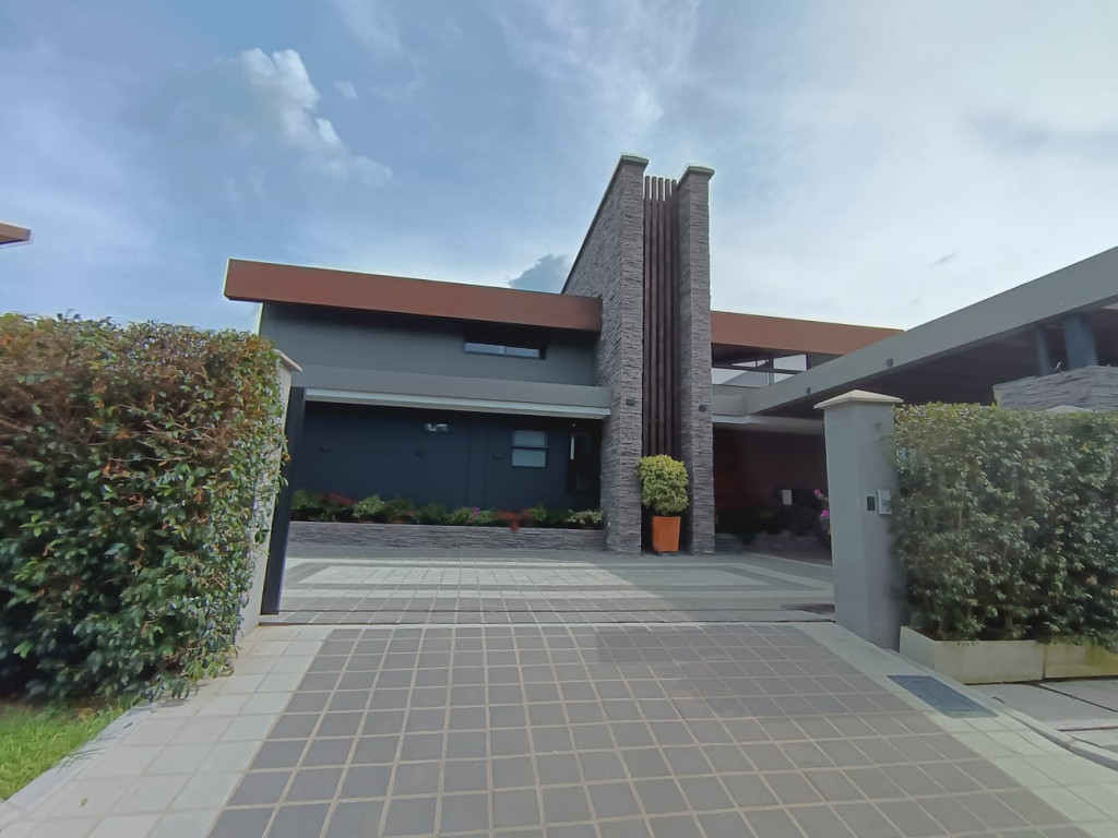 Casa-Finca disponible para Venta en Rionegro Llanogrande - Vereda Vilachuaga Foto numero 1