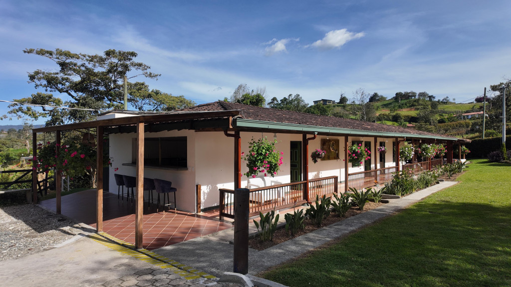 Finca disponible para Arriendo en Carmen De Viboral Vereda Samaria Foto numero 1