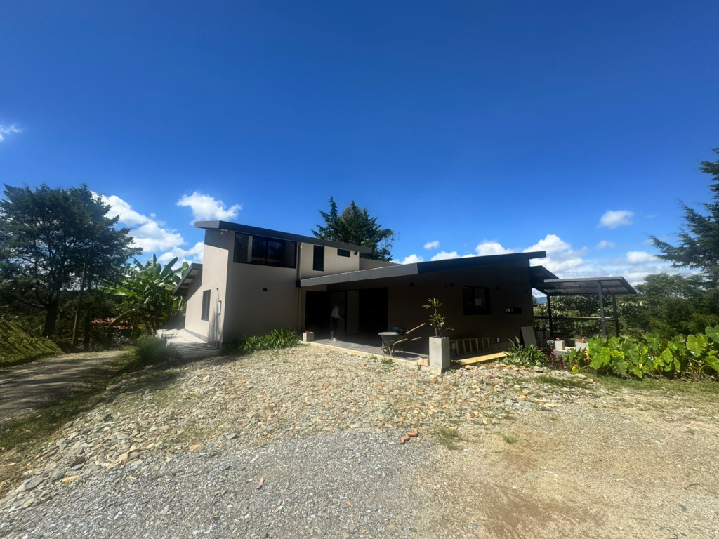 Finca disponible para Arriendo en Carmen De Viboral Vereda Ojo De Agua - Quirama Foto numero 1