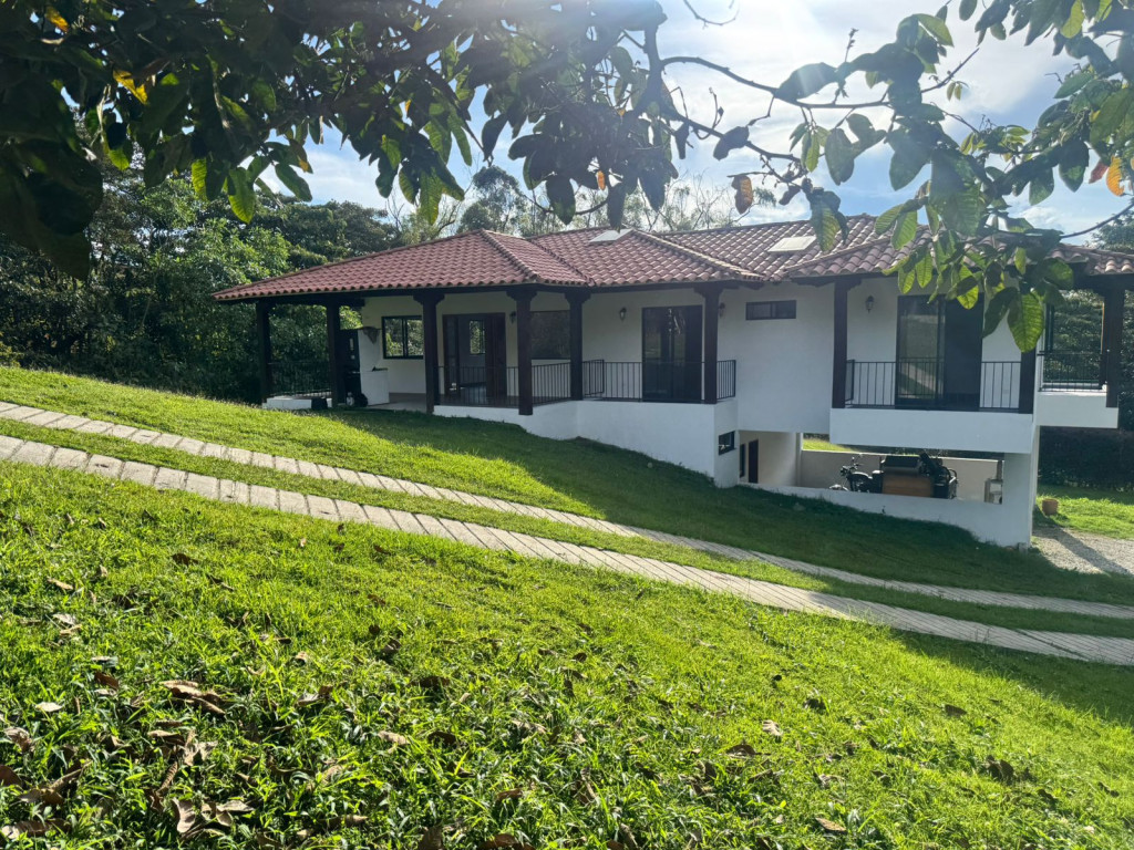 Finca disponible para Arriendo en Carmen De Viboral Sector La Siria Foto numero 1