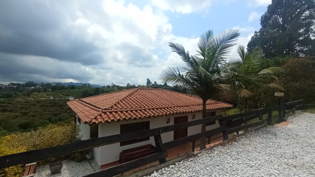 Finca disponible para Arriendo en Carmen De Viboral Vereda Cimarronas Foto numero 1