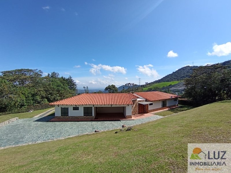 Casa-Finca disponible para Ambos en Rionegro Parcelacion La Esmeralda Foto numero 1